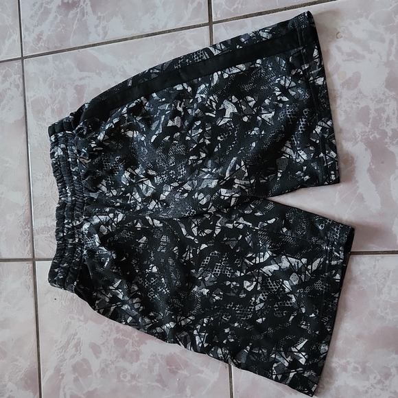 Boys Survival Gear Shorts 10-12 Black Grey - Picture 1 of 6